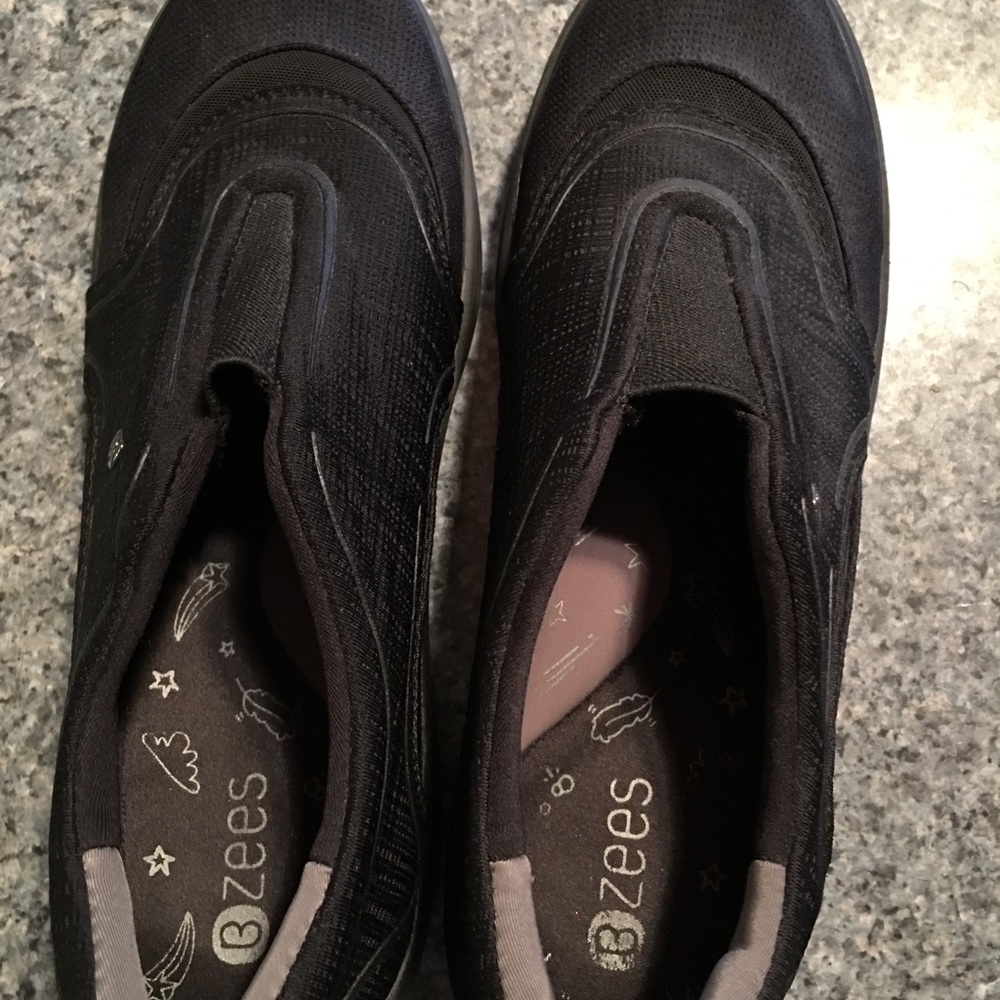 B Zees women’s size 11